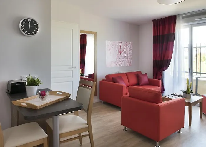 Domitys La Clef Des Champs Aparthotel Poitiers