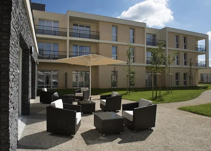 Domitys La Clef Des Champs Apartahotel Poitiers