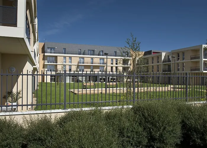 Domitys La Clef Des Champs Apartahotel Poitiers